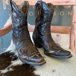 Women’s Ariat western boots
